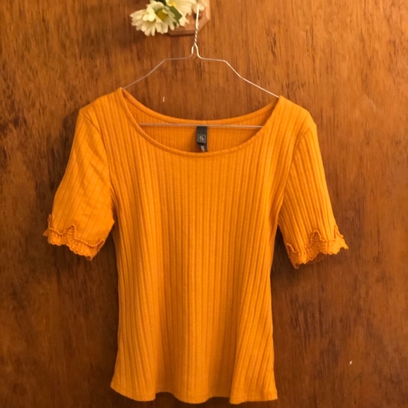 Francesca’s Tangerine Top 🍊 - Picture 4 of 5